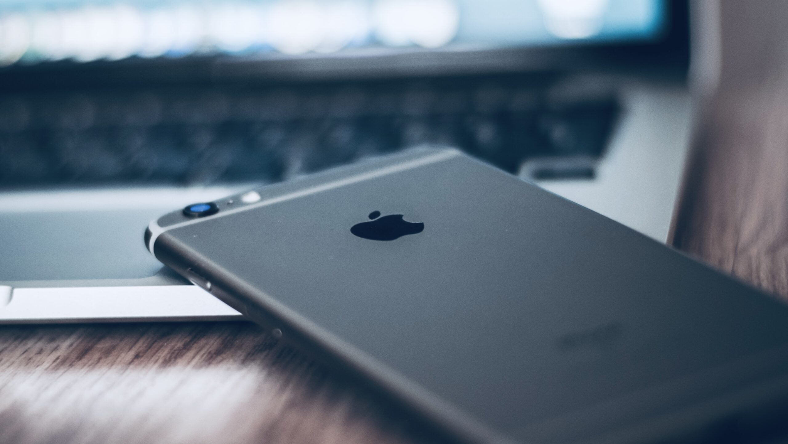 contact page for attorney mark lindquist